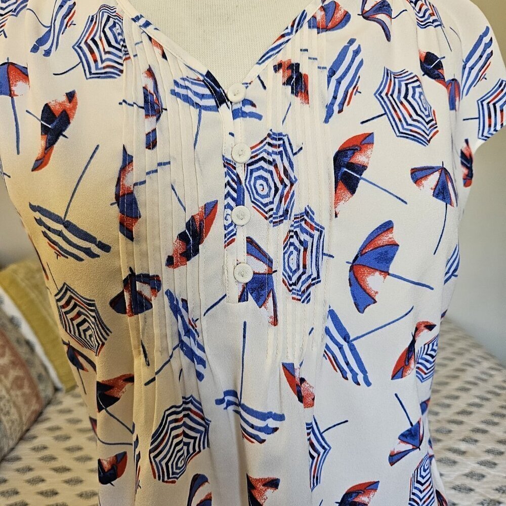 Talbots Petites Beach Umbrella Print V-Neck Blouse SP Red White Blue Nautical - Picture 11 of 13